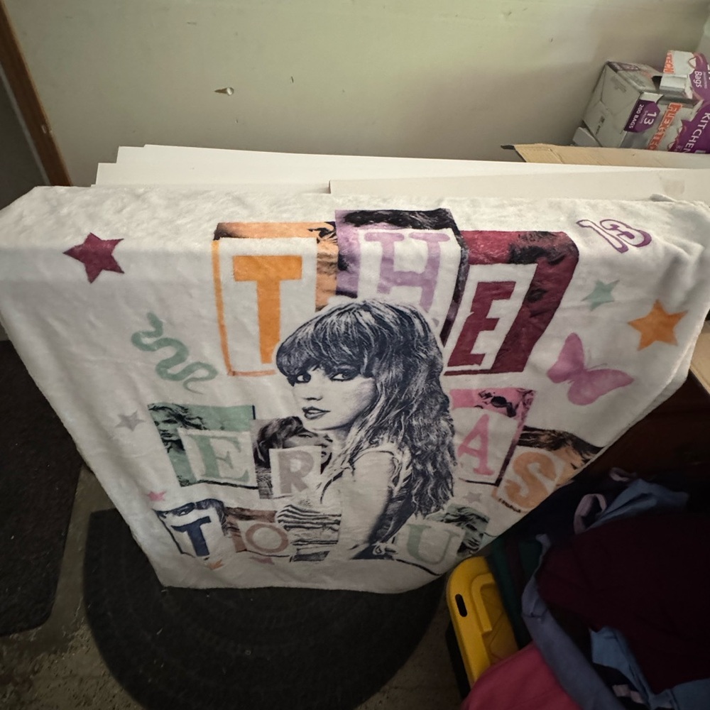 Taylor Swift Throw